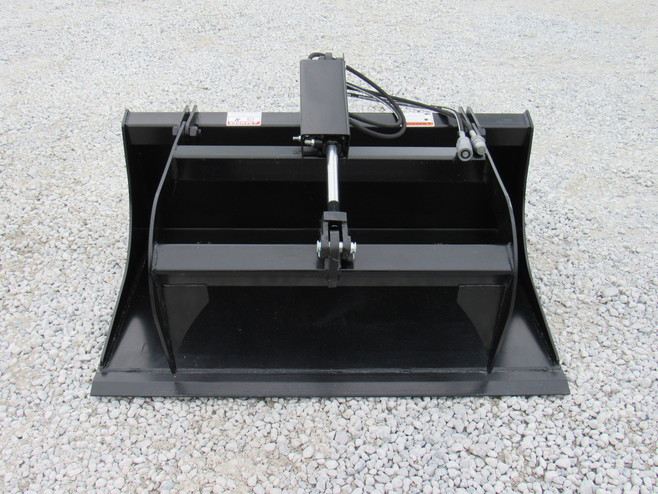 48″ Compact Tractor Single Cylinder Solid Bottom Bucket Grapple